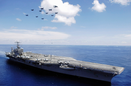 photo USS Abraham Lincoln aircraft carrier in the South China Sea